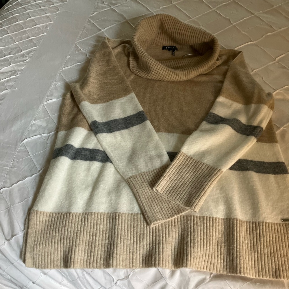 Sweater… - Picture 3 of 4